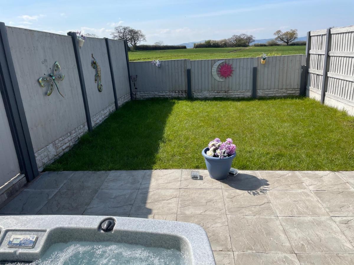 Dwylig Isa Holiday Cottages Rhuddlan Екстер'єр фото