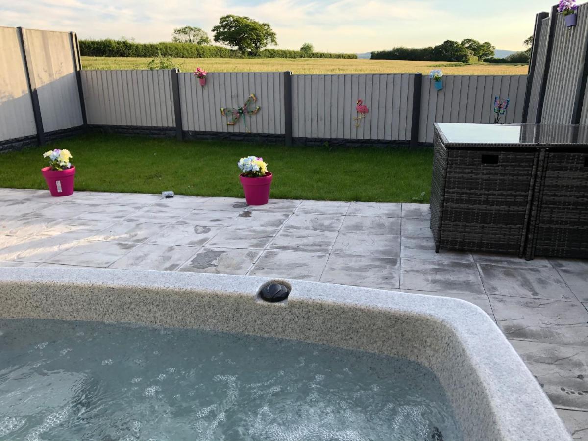 Dwylig Isa Holiday Cottages Rhuddlan Екстер'єр фото