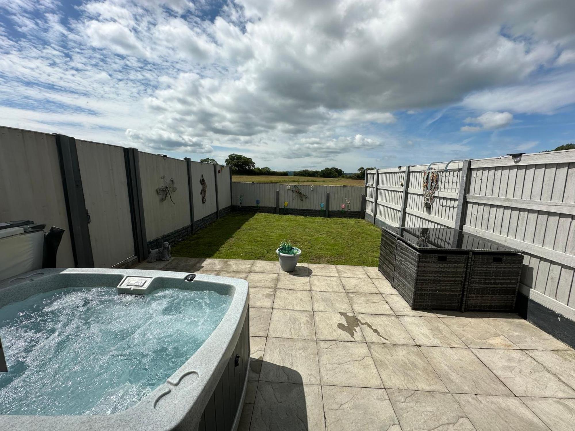 Dwylig Isa Holiday Cottages Rhuddlan Екстер'єр фото